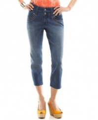 These Style&co. cropped jeans fit your petite frame and hug your curves in all the right ways! Special seams at the back pockets create a slimming effect while a petite length provides a perfectly tailored look.