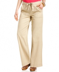 Make these petite linen pants by Calvin Klein Jeans a summer staple! The wide-leg and easy fit makes it great for pairing with a variety of tops and cute summer sandals.