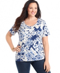 Refresh your casual wear for the season with Karen Scott's plus size tee, blooming a floral-print-- it's an Everyday Value!