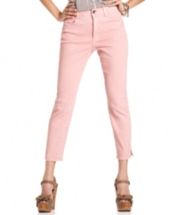 Turn your style cred up several notches with DKNY Jeans' petite colored denim! A cropped leg and pastel wash make these jeans a must-have summer trend.