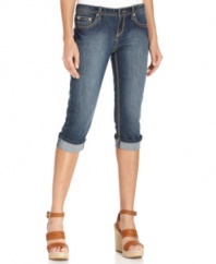 These super-flattering pair of petite capris from Earl Jeans feature a skinny silhouette and dark wash that instantly lengthen your legs! Pair them with your favorite summer heels!