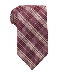In a natty glen plaid, this wool tie from Perry Ellis lets you change up your style to suit the season.