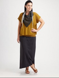 A boxy-yet-feminine fit and sporty, rolled sleeves give this hemp-organic cotton shirt must-have appeal. Wear it with a long skirt or gauzy, wide-leg pants.Round neckShort sleevesPull-on styleBoxy fitAbout 22 from shoulder to hem55% hemp/45% organic cottonMachine washImported
