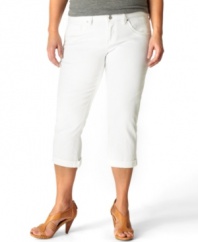 White wash your spring/summer look with Levi's plus size capri jeans, featuring a tilted rise for fuller coverage.
