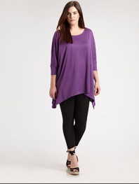 Slip into this flowing linen top featuring a classic scoopneck, a relaxed-yet-flattering fit and a dipped hem.ScoopneckThree-quarter sleevesDipped hemPull-on styleAbout 25 from shoulder to hem70% silk/30% cottonDry cleanImported