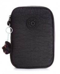Attention all artists, students and anyone who loves to write, this ultra-lightweight pen case from Kipling is exactly what you've been looking for. Plenty of individual sleeves keep pens, pencils and markers securely in place. Also great for organizing makeup brushes.
