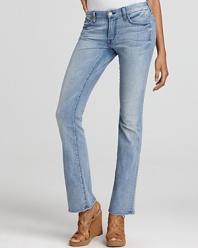 Boasting a perennial silhouette and ultra-light wash, these 7 For All Mankind petite bootcut jeans are sure to be your go-to for laid-back cool.