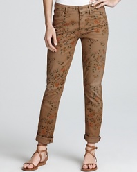 Emboldened by an earthy-hued floral print, these Citizens of Humanity roll-up jeans will take you through the balmy season in feminine fashion.