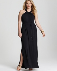 Channel classic elegance in this Tahari Woman maxi dress that boasts a halter neckline and a floor-sweeping silhouette. Team with gold accents and strappy sandals for after-dark drama.