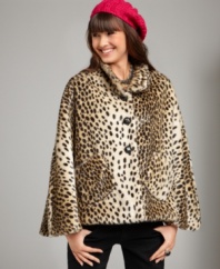 Walk on the wild side in this chic animal-printed cape from Me Jane! Allover faux fur and cool patch pockets add vintage-inspired elegance to this must-have piece!