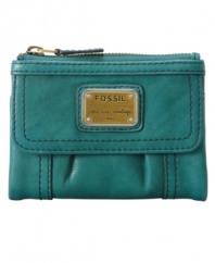 Fossil has vintage style all stitched up with this multifunction wallet: exposed seams, supple leather and a logo plaque with the slogan long live vintage.