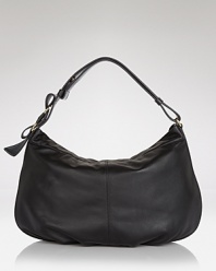 Throw something chic over your shoulder with this classic hobo from Salvatore Ferragamo. In leather with a shoulder-right shape, it's the bag that no outfit should be without.
