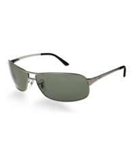 Field test this style from the Ray-Ban Casual Lifestyle Collection, and it is sure to become your favorite outdoor companion. Durable 2-bar metal frame in shiny gunmetal with green UV blocking lenses. Don't go outside without them!