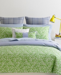Tommy Hilfiger's Hydrangea Petals sheet set is the ideal complement to this bedding collection, featuring a classic blue and green railroad stripe.