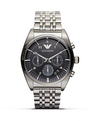 Designed for performance and style, this stainless steel watch from Emporio Armani is an exemplary choice. Features like its silver applied indexes and textured dial ensure commanding cool.