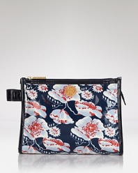 The beauty bag goes uptown with this style from Tory Burch. Crafted from durable coated poplin and splashed in the brand's prep-right prints.
