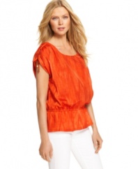 In a bold orange hue, this MICHAEL Michael Kors' petite top is perfect for going bright this spring! Pair it with white denim for an on-trend look.