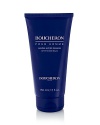 The Boucheron pour Homme After Shave Balm leaves skin feeling immediately fresh and comfortable, while notes of Bergamot, Coriander and Patchouli provide a subtle scent.