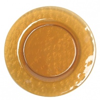 A lightly hammered texture embellishes the colored glass of this dinner plate from Artland, for timelessly elegant artisanal style.