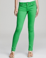 Emboldened by an upbeat hue, these Paige Denim ultra-skinny jeans punctuate your off-duty wardrobe with eye-catching style.