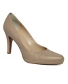 With a shimmery pebbled finish, the Carlton pumps by Ellen Tracy are a lovely twist on a professional classic.