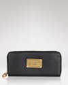 Give the gift of MARC BY MARC JACOBS. For the fashion hound, the label's pebbled leather wallet is an uncommonly chic spot to stow cash, cards and cents.