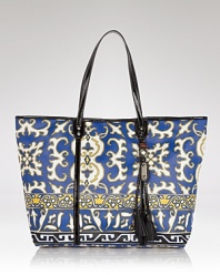 Rafe New York hits print with this spacious tote bag. Crafted from durable PVC with perfect proportions, this scarf-printed bag is the ultimate go-anywhere (wear with anything) accessory.