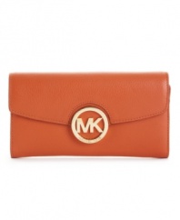 This luxe, refined wallet by Michael Kors creates a gorgeous city-chic style for the modern girl-on-the-go. Simple signature detail and a soft textured exterior keep this wallet perfectly posh.