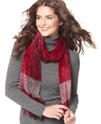 Cozy up to a trendy look this winter with Charter Club's chenille color block scarf.