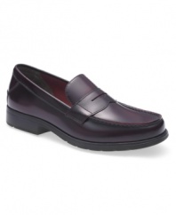 This pair of men's dress shoes blends timeless style and classic comfort. Fashion and physical ease go hand in hand with these smooth moc toe penny loafers for men from Bostonian.