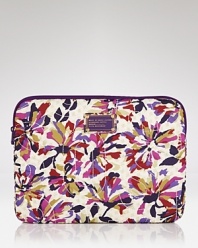 Get your case on point with MARC BY MARC JACOBS. Crafted from durable nylon and splashed in a quirky-cute print, this computer sleeve is an instant laptop upgrade.
