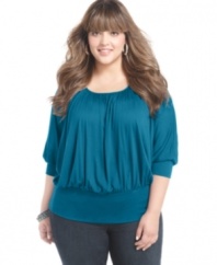 A gathered front lends a flattering fit to Soprano's three-quarter sleeve plus size top, punctuated by a banded hem-- sport it with your fave jeans.