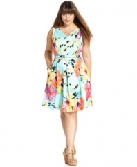 Look breathtaking in blossoms with Spense's floral-print plus size dress, defined by an A-line shape-- impress from day to date night!