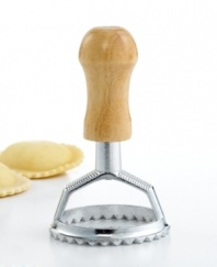 Mark your masterpiece. Cut and seal homemade ravioli with this easy to use stamp, a must-have for authentic Italian dishes made right in the comfort of your home.